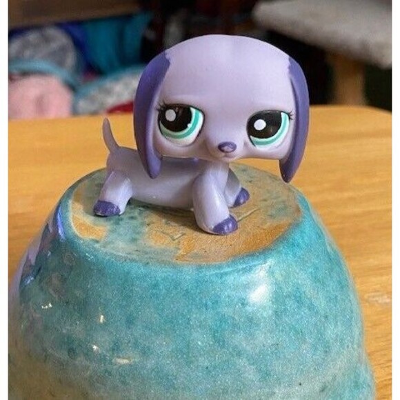 Littlest Pet Shop LPS Authentic #1367 Purple Dachshund Dog Aqua Dot Eyes Hasbro - Picture 1 of 8